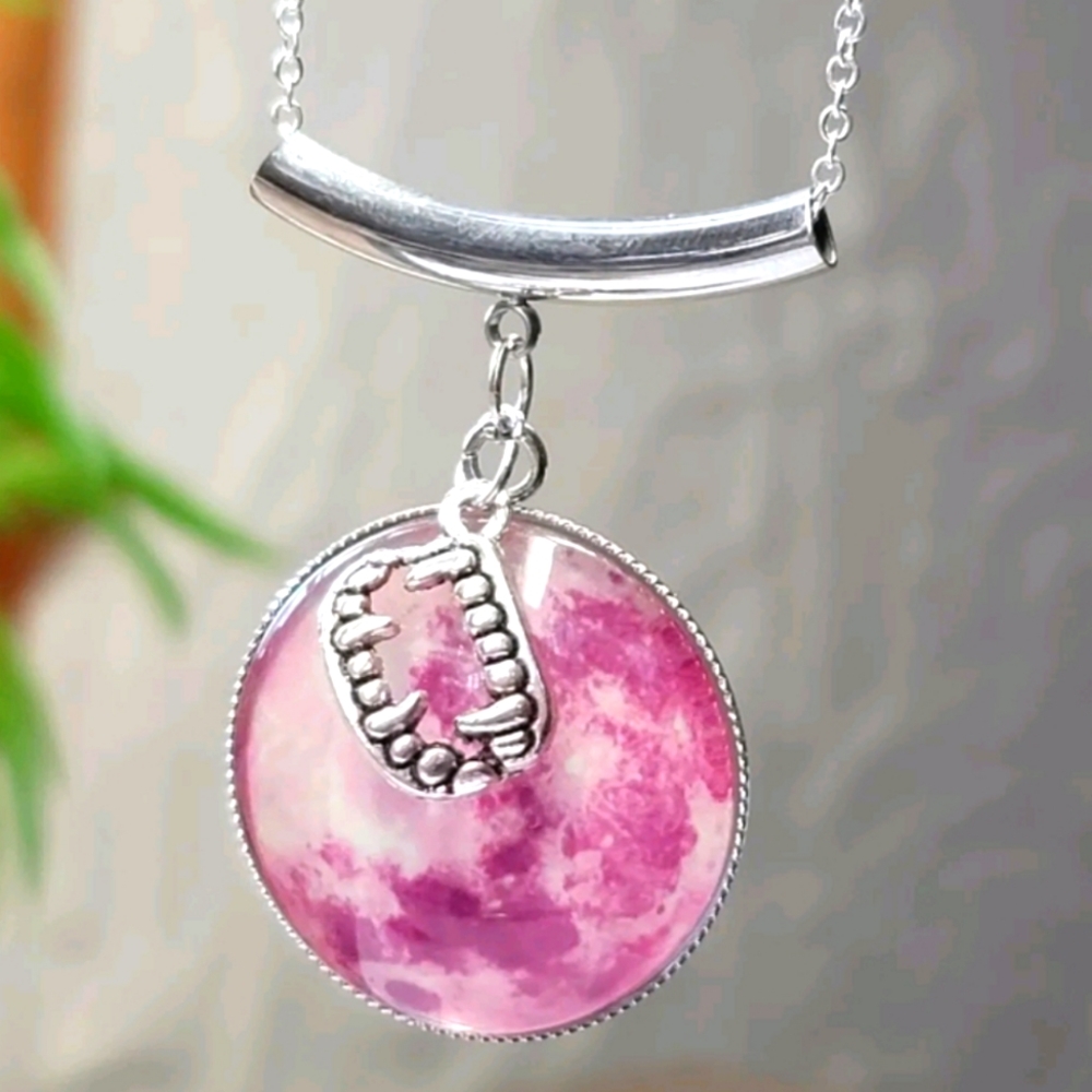 🎃Vampire Fangs Pendant Glow-In-The-Dark Necklace